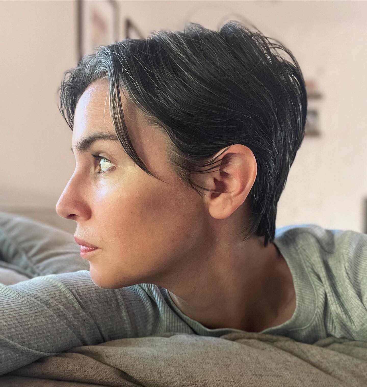 Chic Textured Pixie Cut with Subtle Highlights