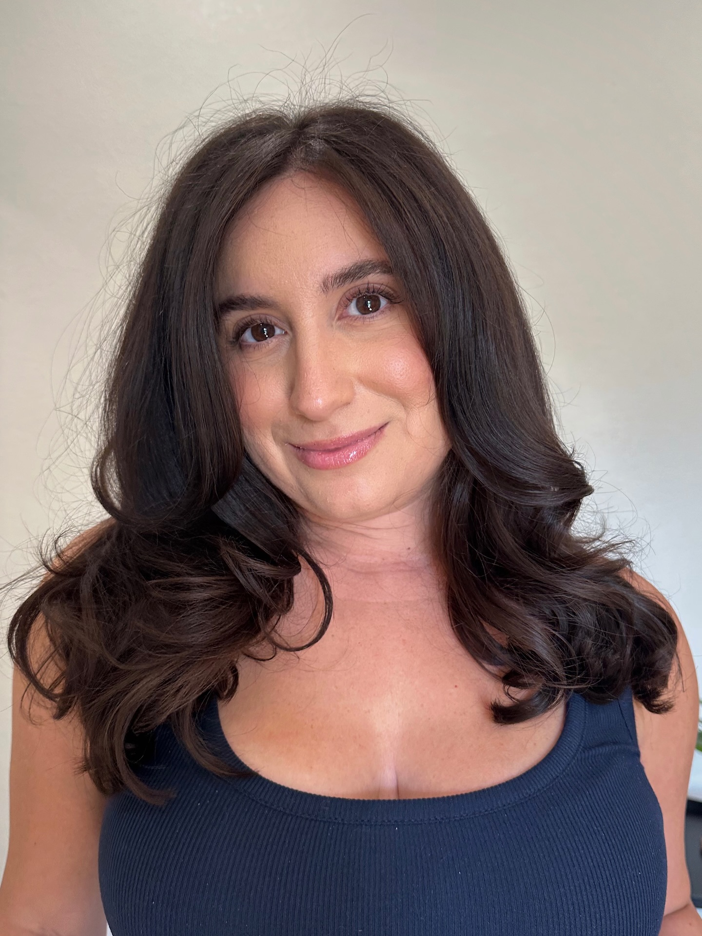 Elegant Layered Cut with Soft Waves