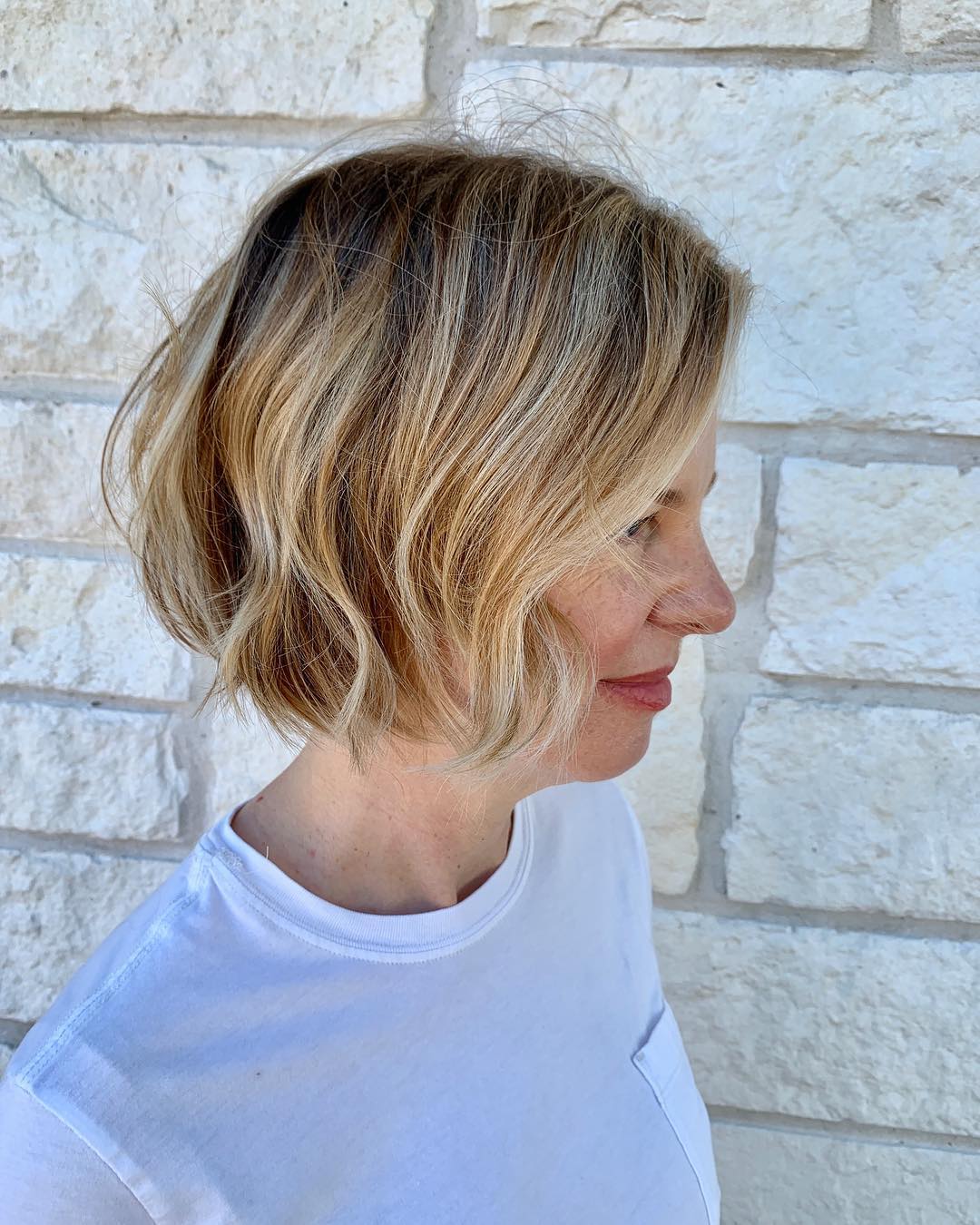 Chic Textured Bob with Soft Waves