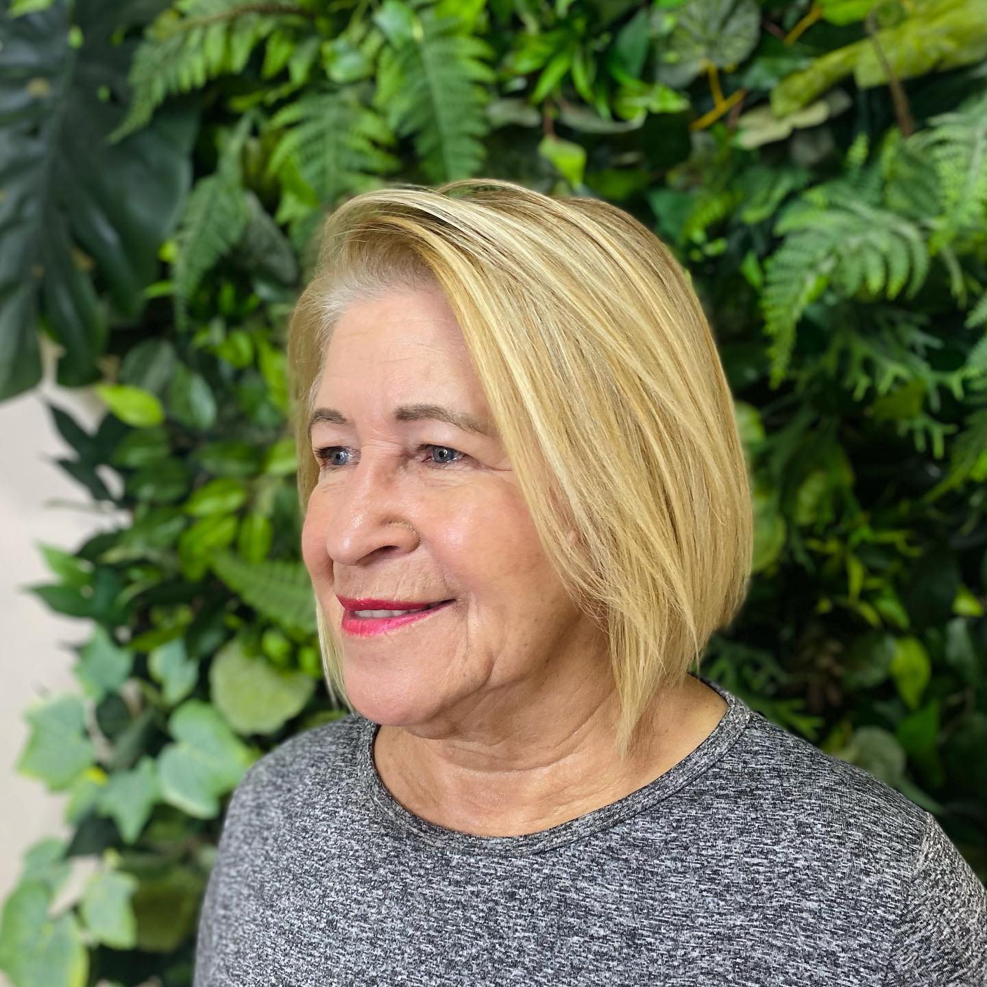 Chic Asymmetrical Blonde Bob with Subtle Layers