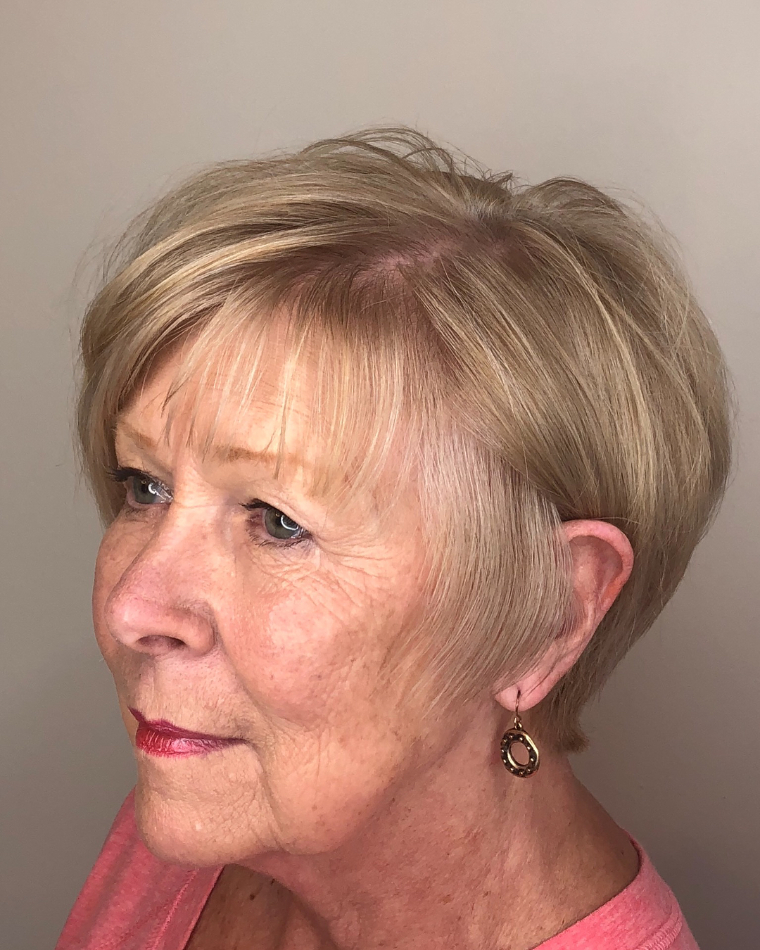 Chic Short Blonde Cut with Soft Side Swept Bangs