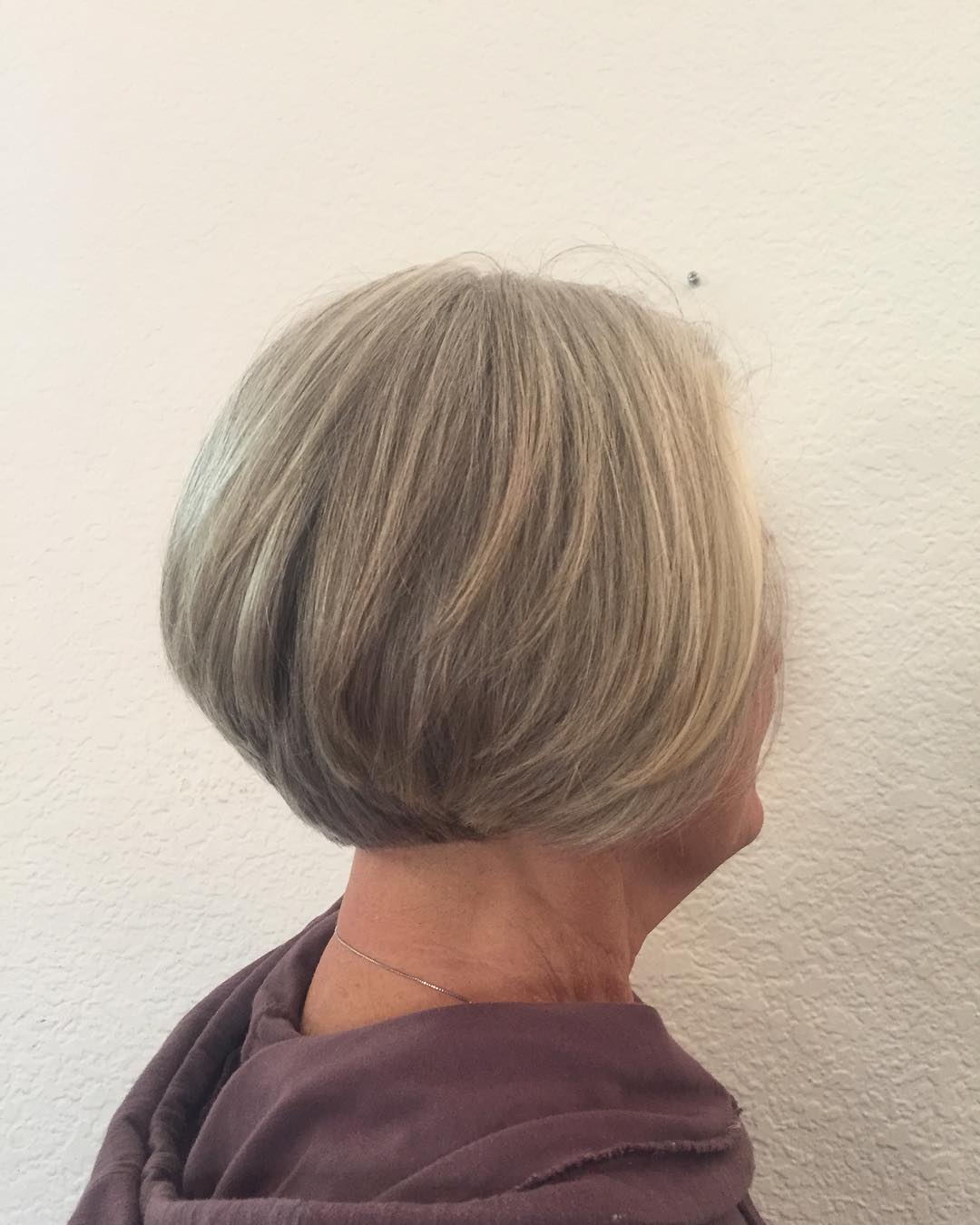 Chic Textured Blunt Bob with Subtle Highlights