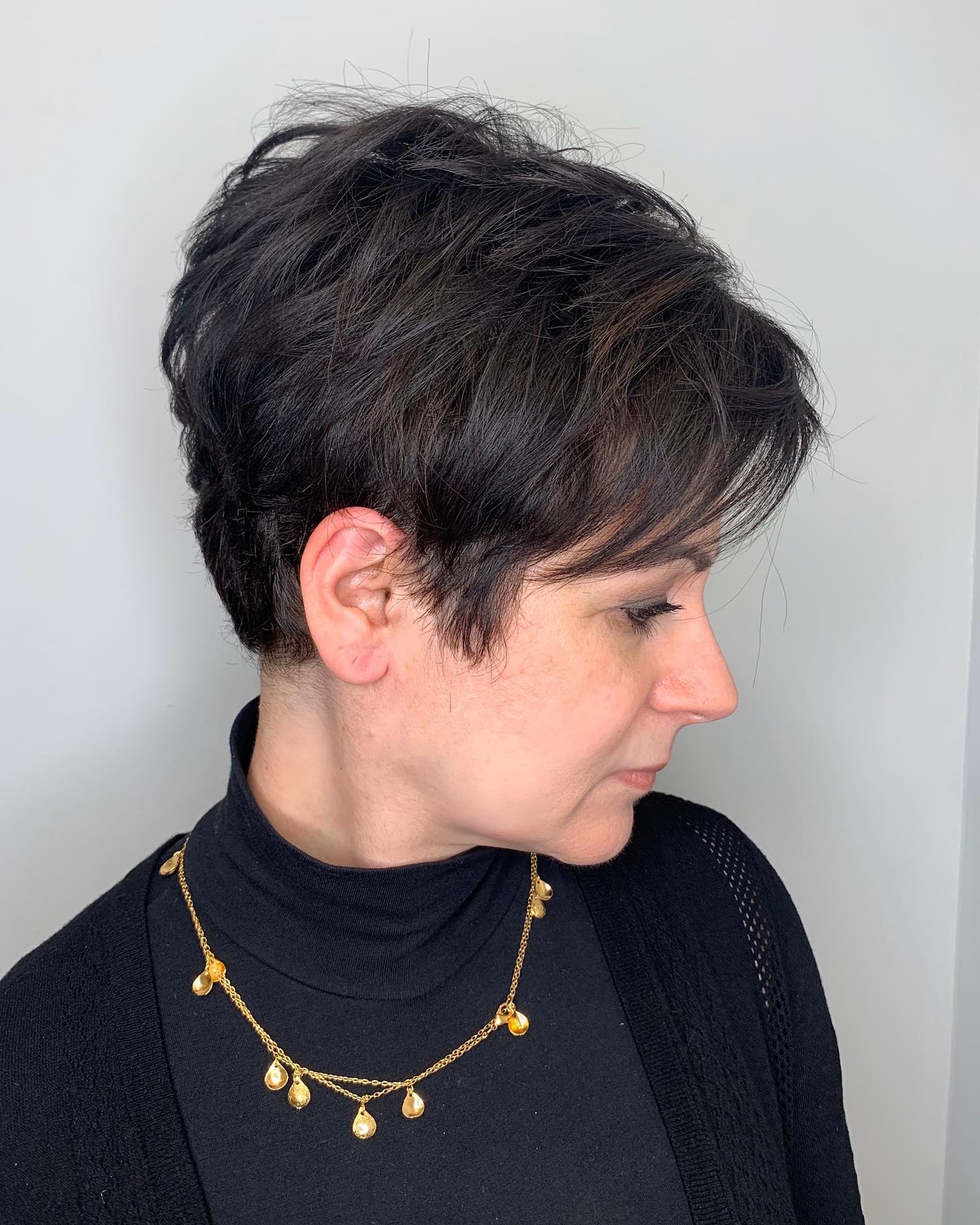 Chic Textured Pixie with Volume at the Crown