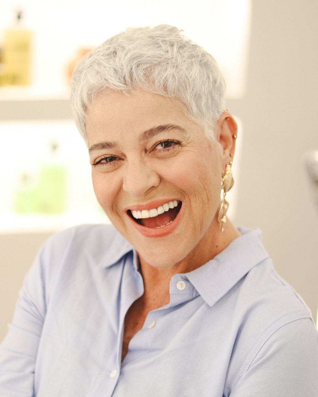 Chic Textured Silver Pixie with Soft Waves