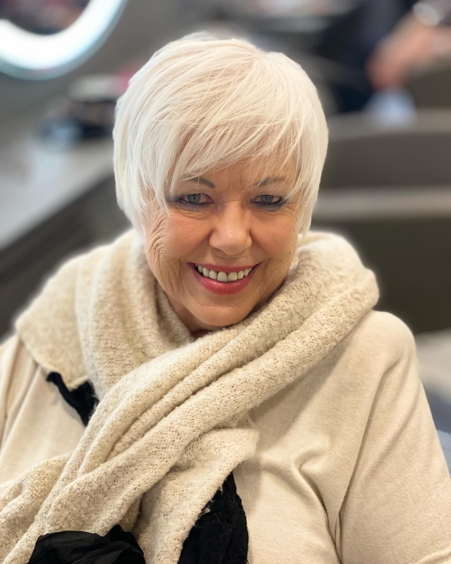 Chic Textured White Pixie Cut with Soft Bangs