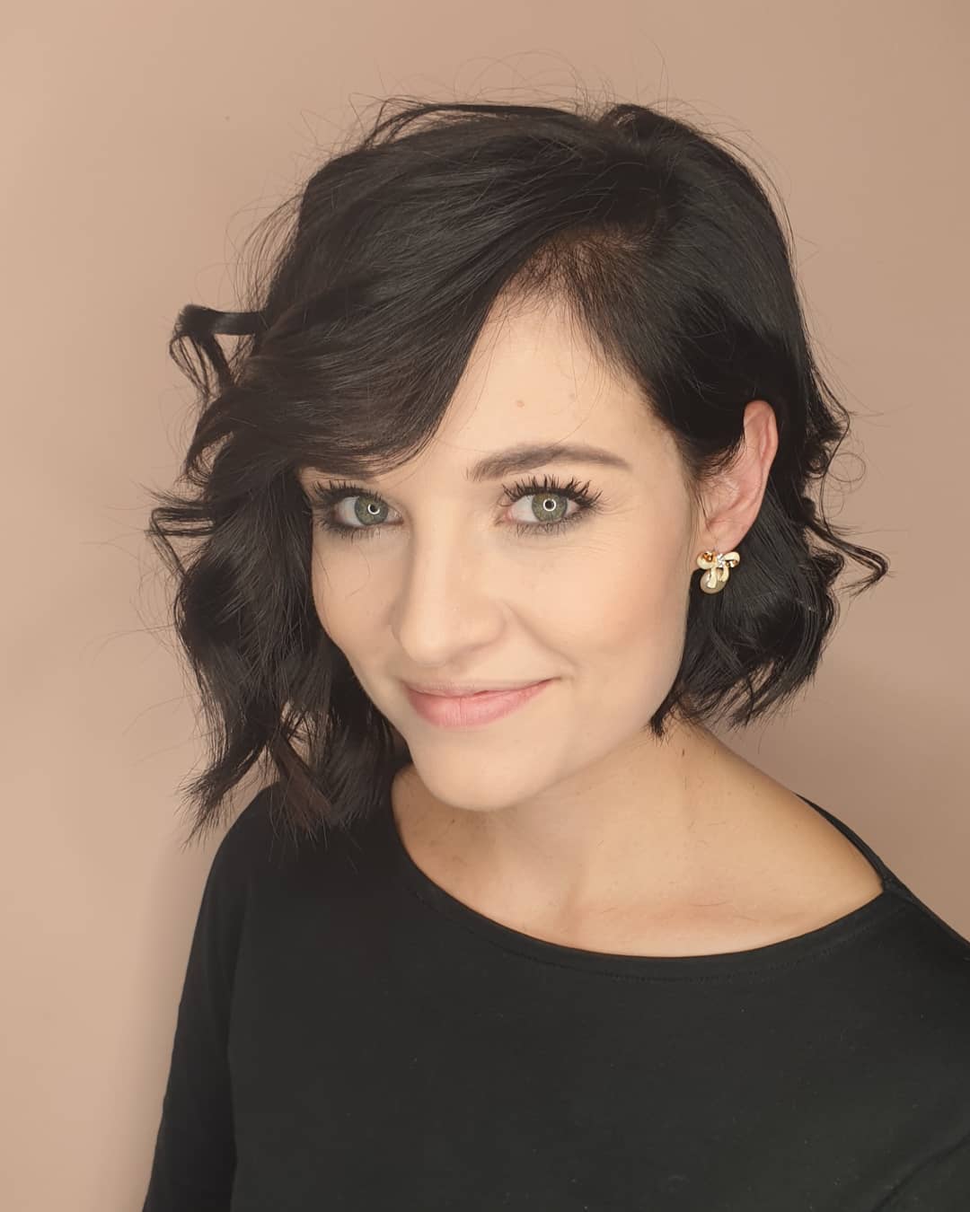 Chic Textured Wispy Bob with Defined Curls