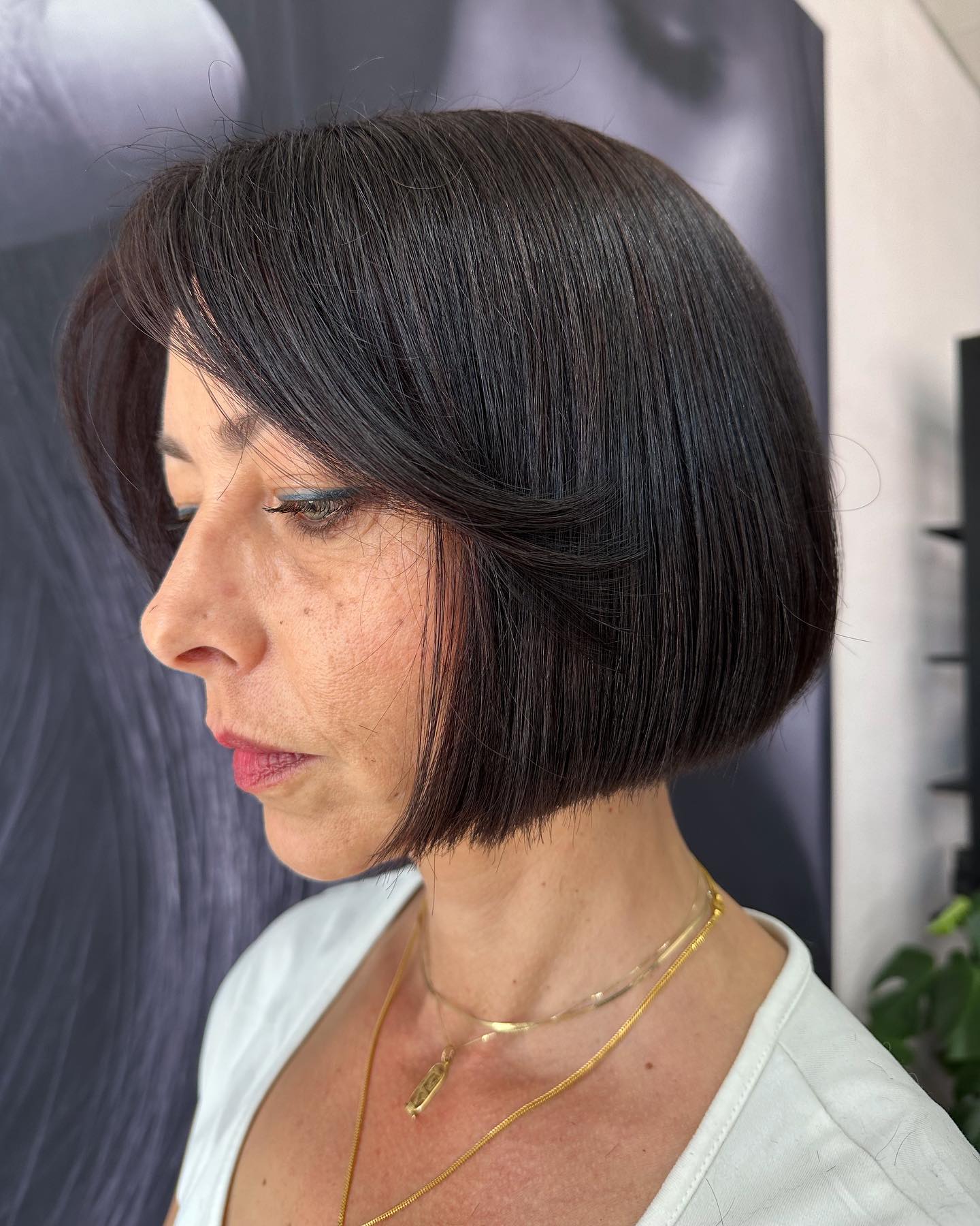 Sleek Angular Bob with Subtle Face-Framing Layers