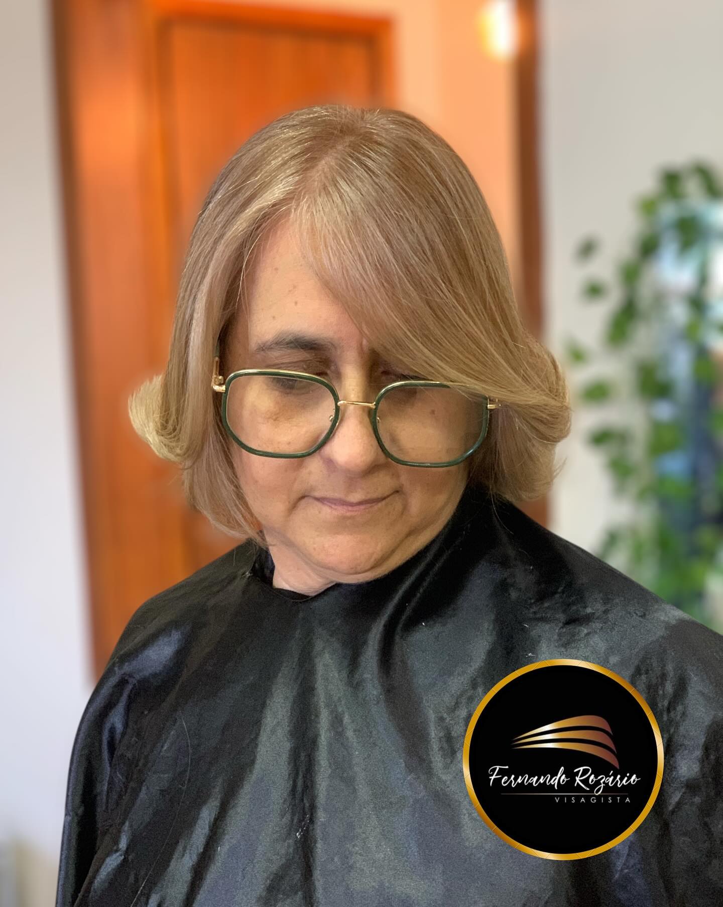 Soft Layered Blonde Bob with Gentle Waves