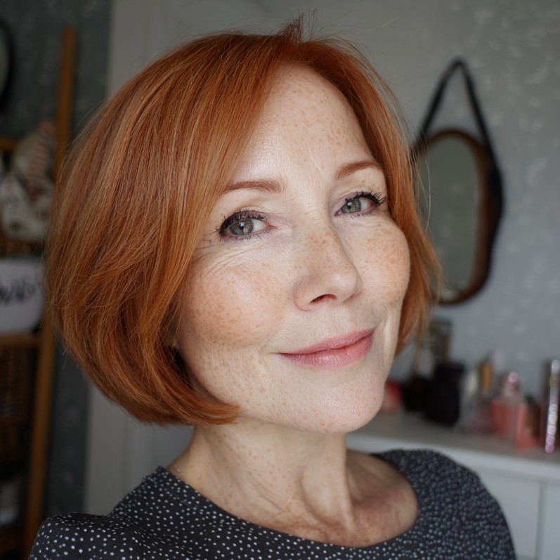 Stylish Textured Red Bob with Subtle Layers