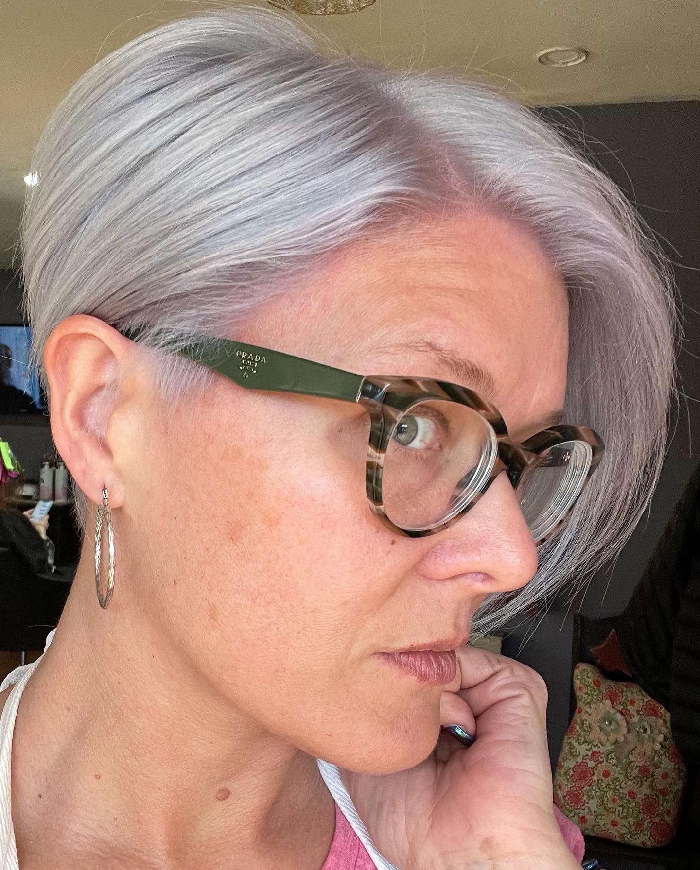 Stylish Textured Silver Short Crop with Subtle Lavender Tones