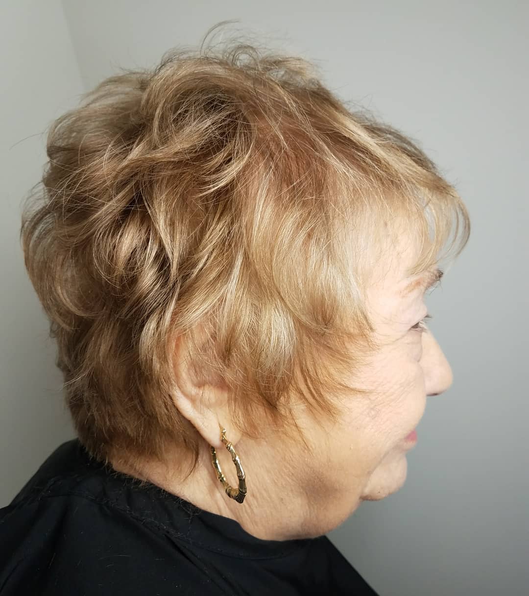 Textured Short Blonde Crop with Lively Waves