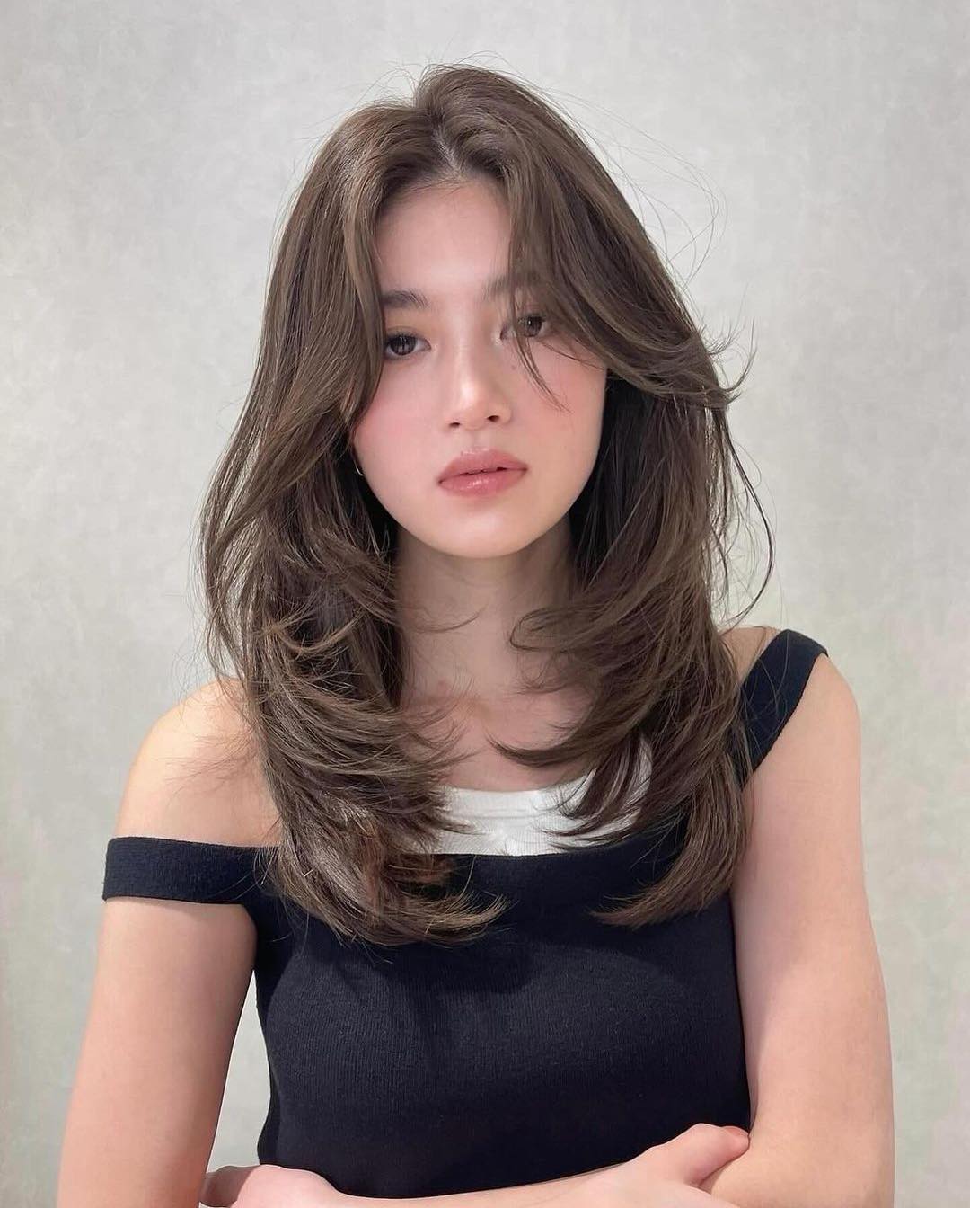 Chic Layered Cut with Subtle Face-Framing Layers