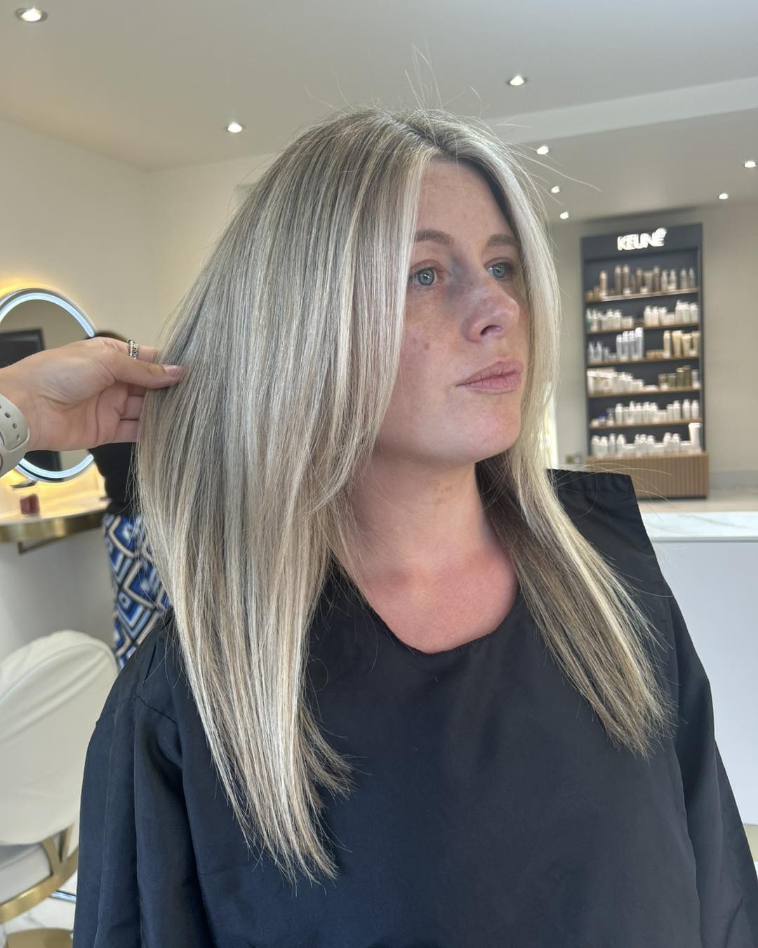 Chic Long Light Blonde Cut with Subtle Face Framing