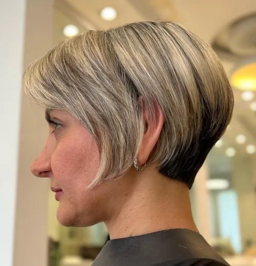 Chic Short Bob with Subtle Textured Layers