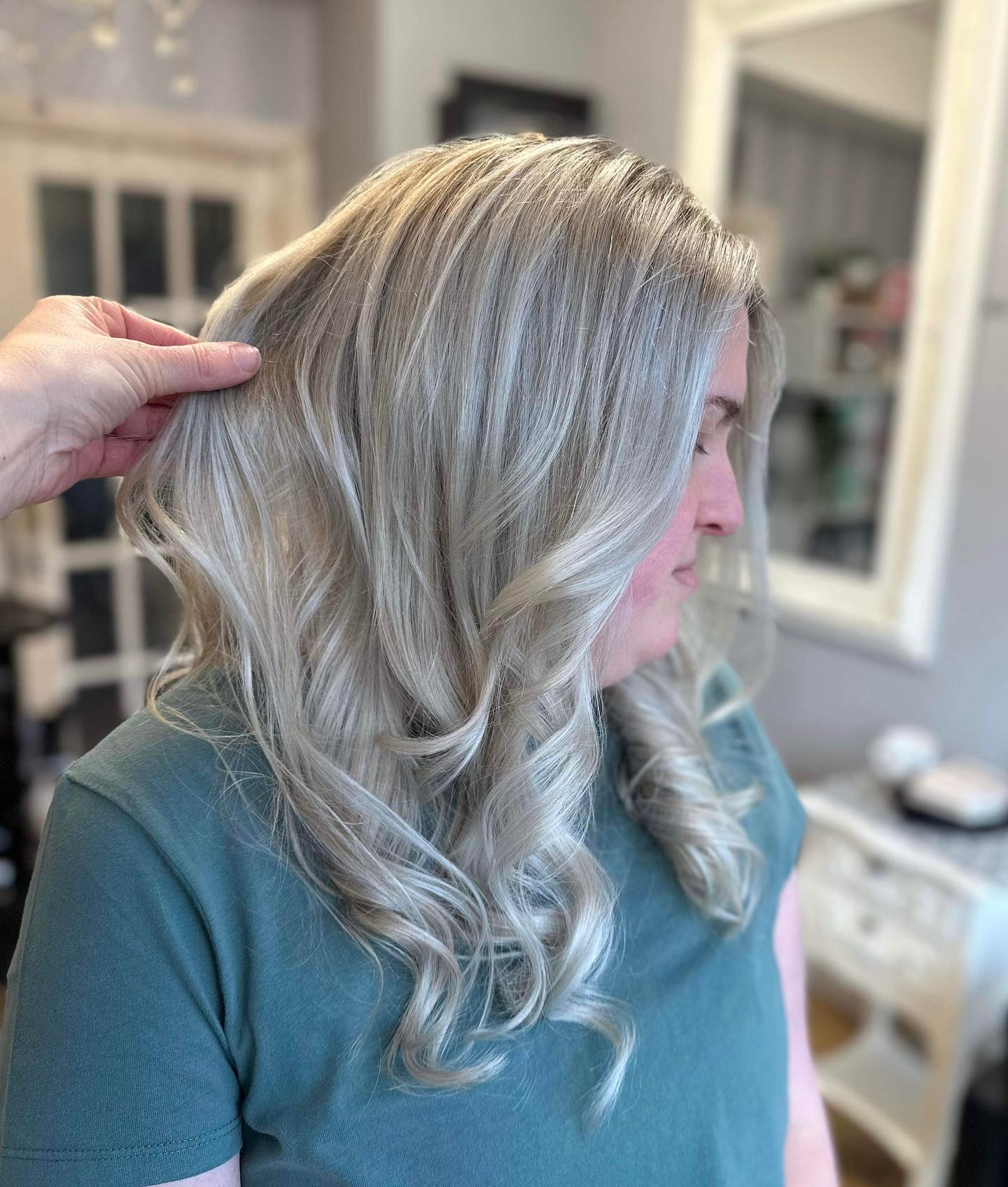 Elegant Light Blonde Cascading Curls with Subtle Volume