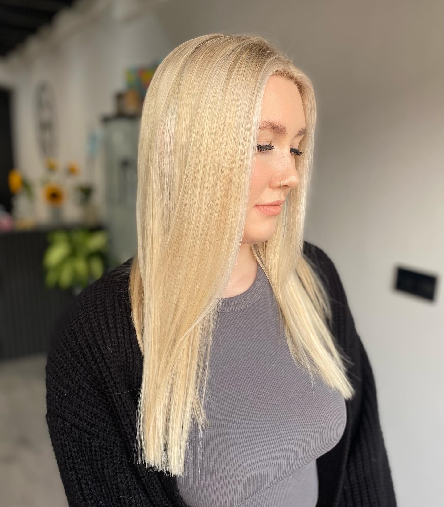 Elegant Light Blonde Straight Cut with Subtle Layers