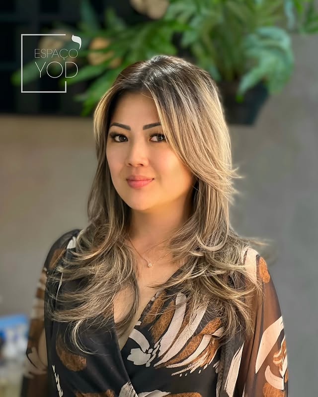 Elegant Textured Cut with Subtle Highlights