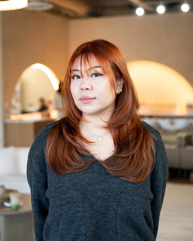 Glossy Layered Hush Cut with Face-Frame Highlights