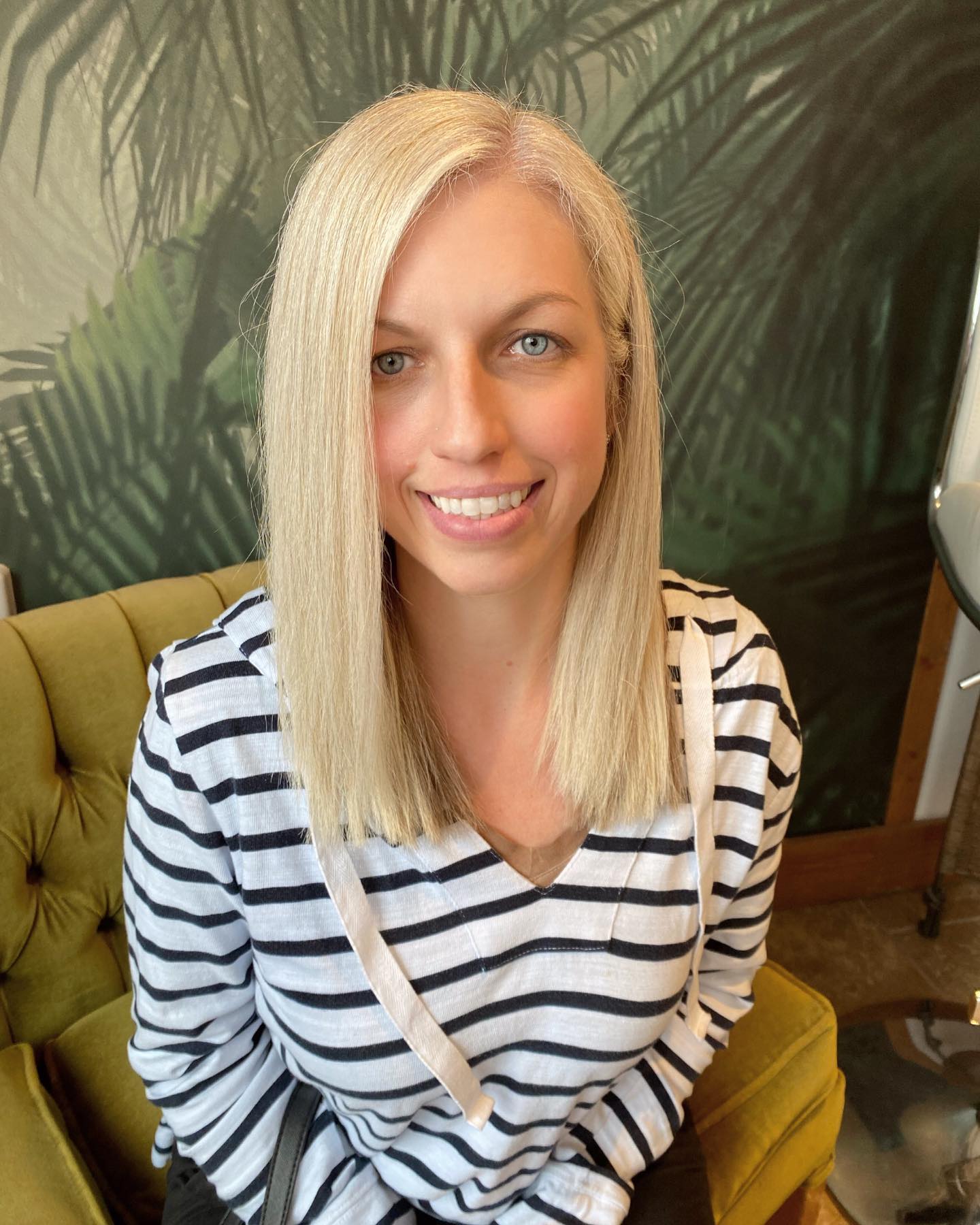 Sleek Light Blonde Straight Cut with Subtle Texture