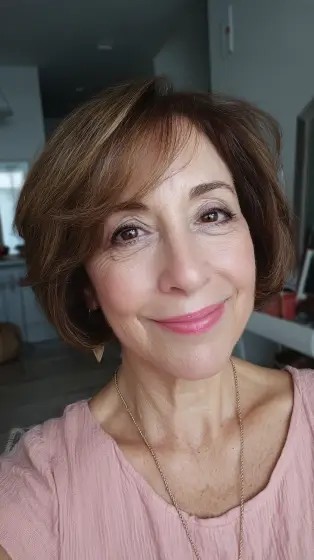 Chic Layered Bob with Soft Face-Framing Layers