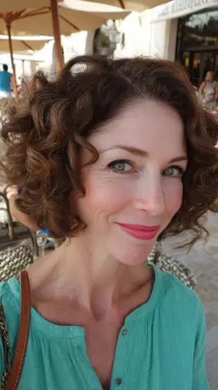 Playful Curly Bob with Natural Volume