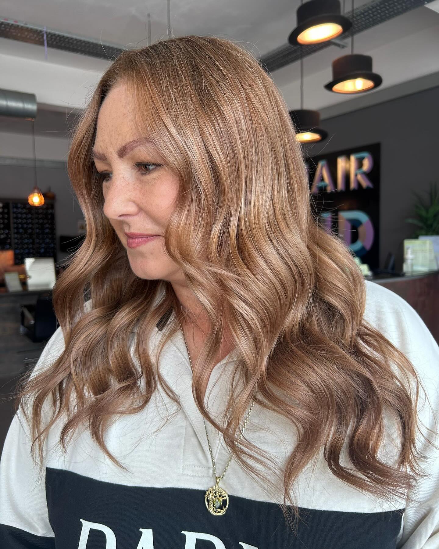 Soft Warm Waves with Subtle Highlights