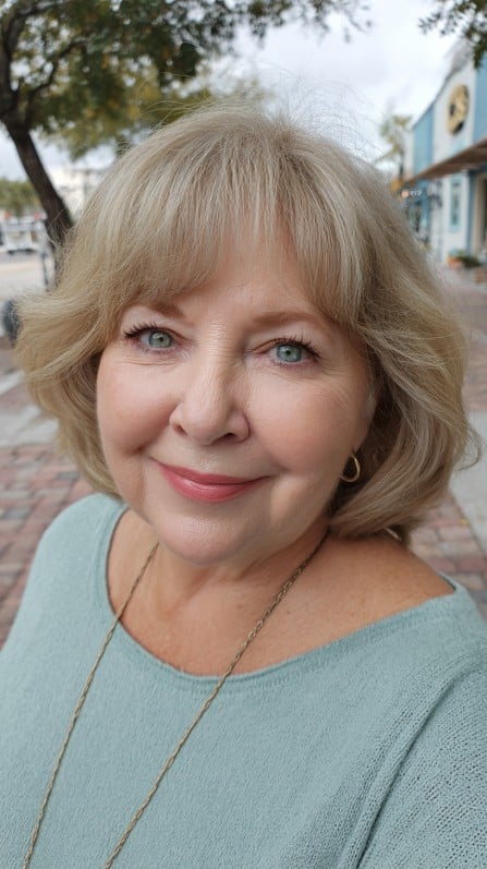 Soft Layered Blonde Bob with Face-Framing Bangs