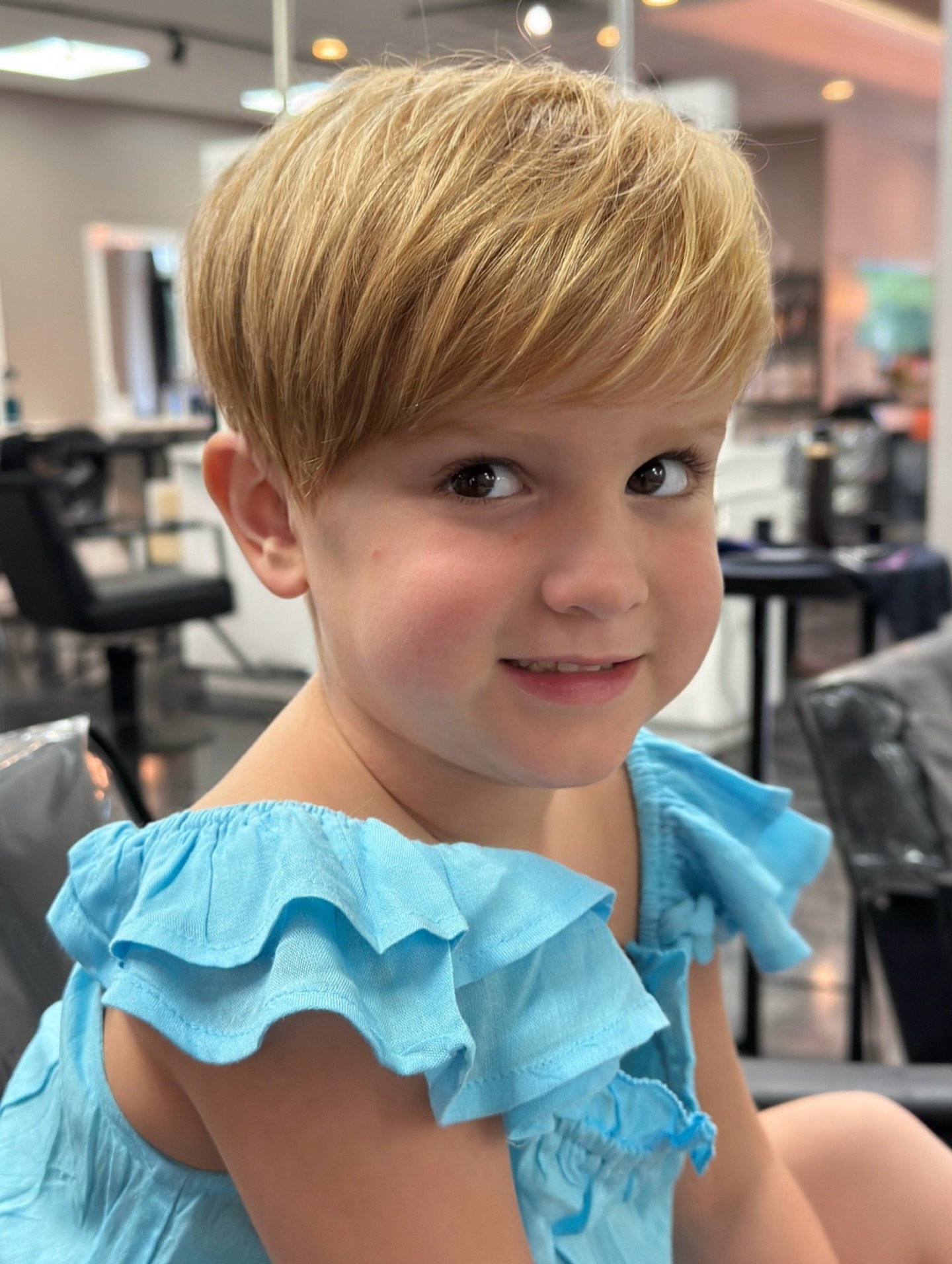 Charming Short Textured Cut with Soft Layers