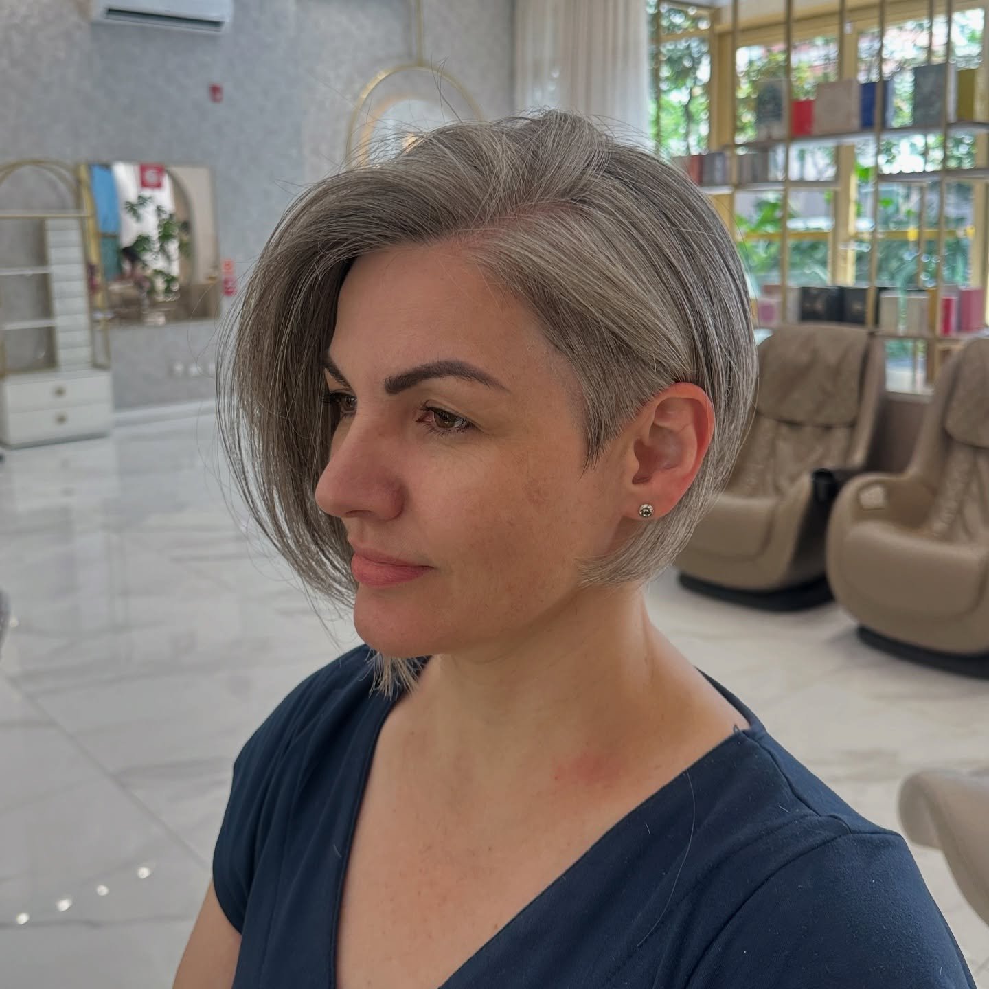 Chic Asymmetrical Silver Pixie Cut