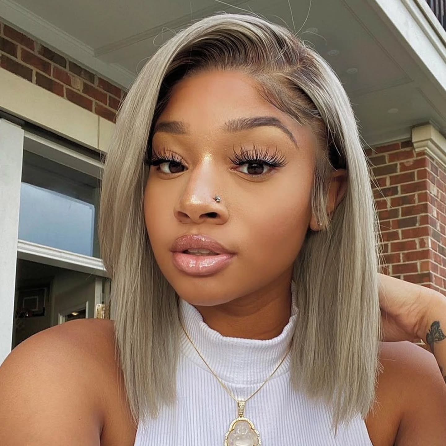 Chic Silvery Blunt Bob with Subtle Layers