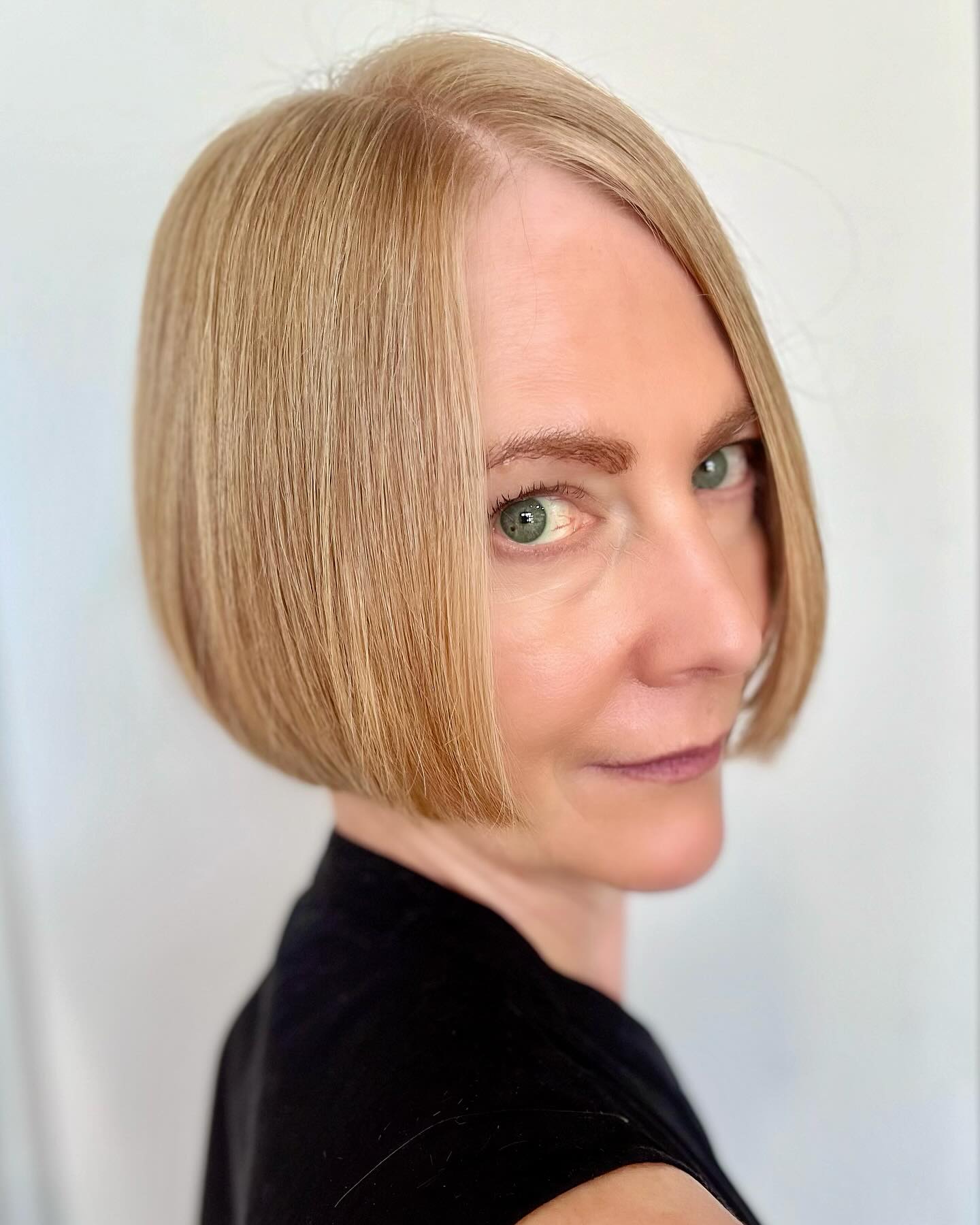 Chic Textured Bob with Subtle Side Part