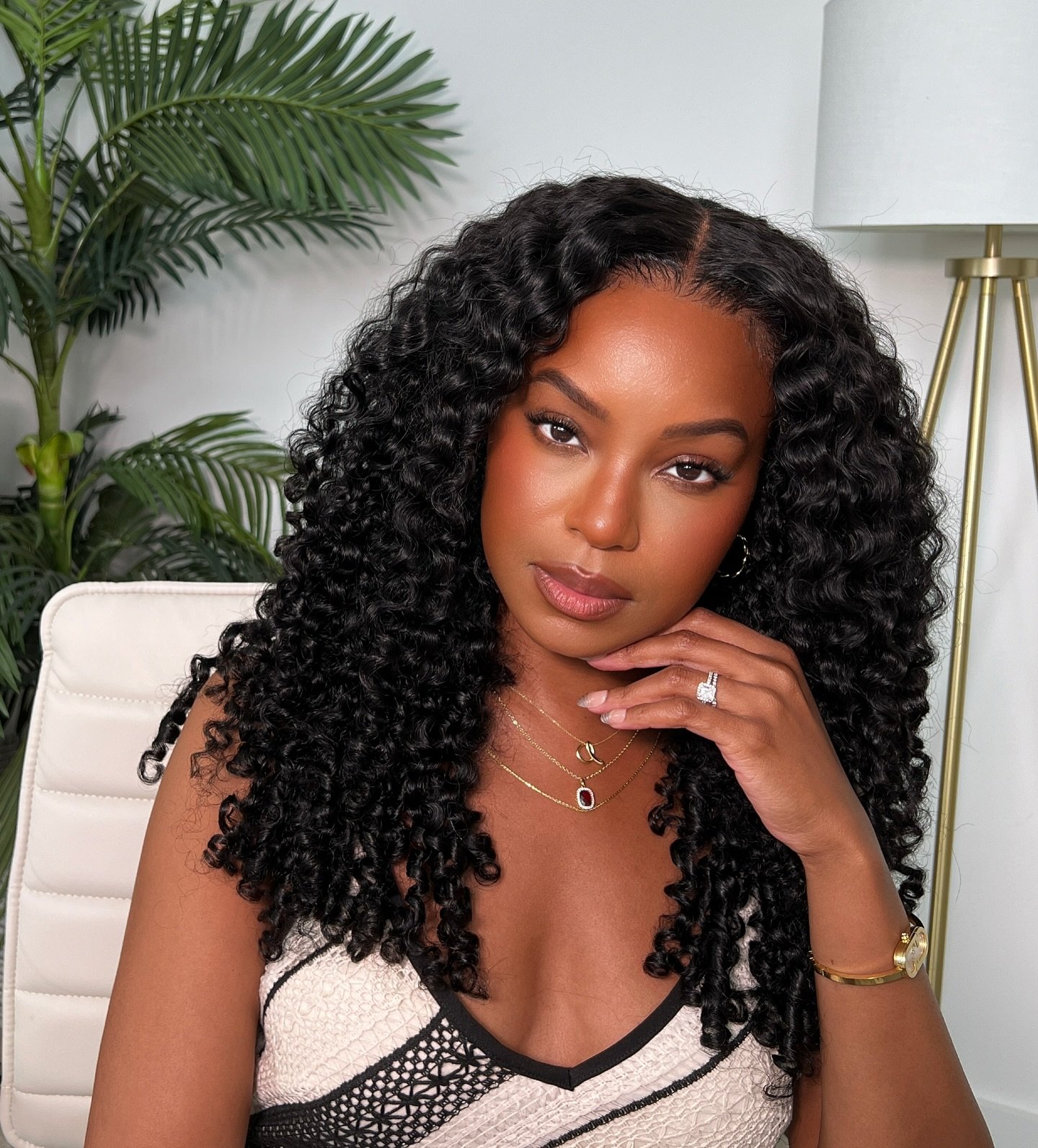 Dynamic Curly Long Layers with Defined Curls