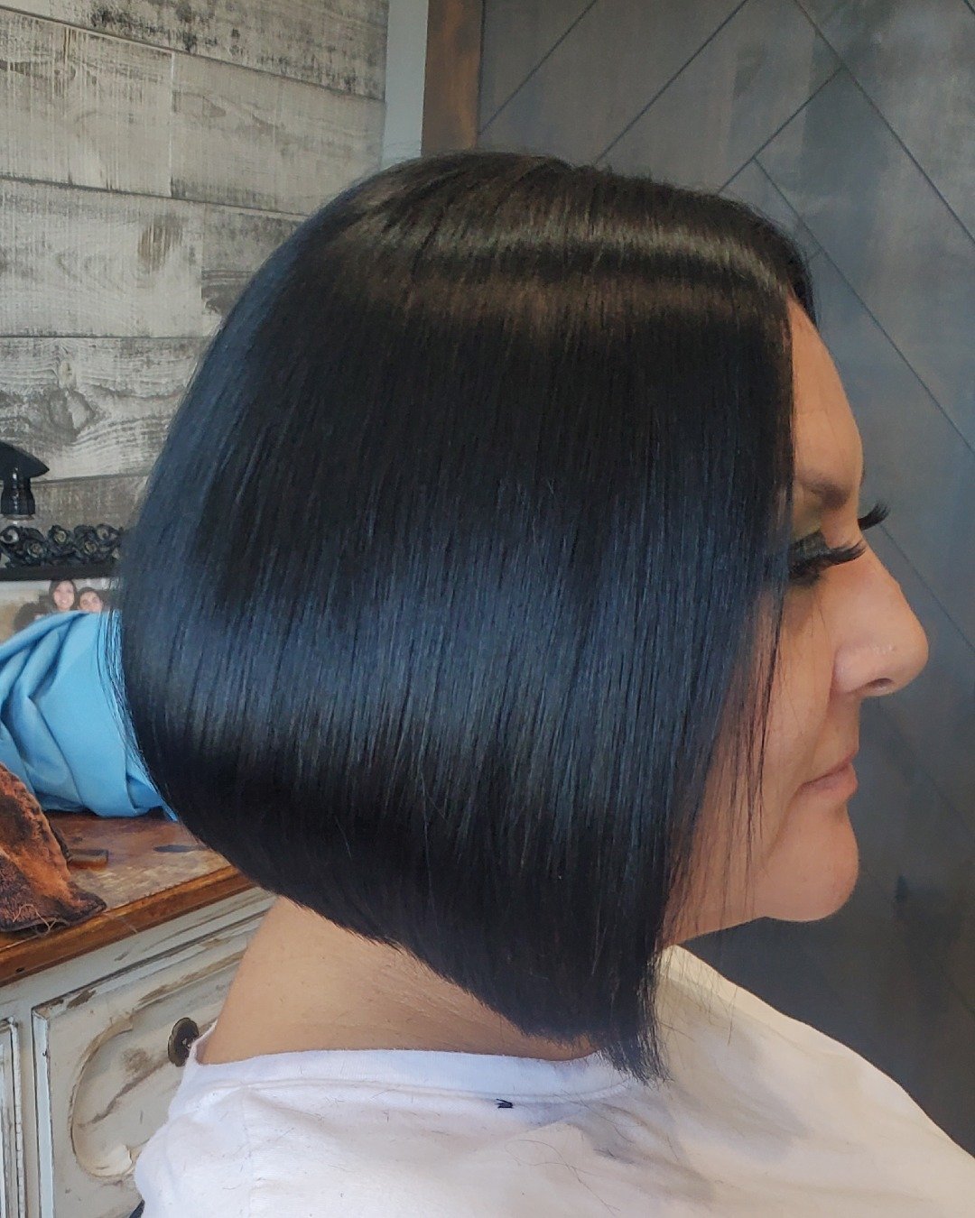 Sleek Blunt Bob with Subtle Gradation
