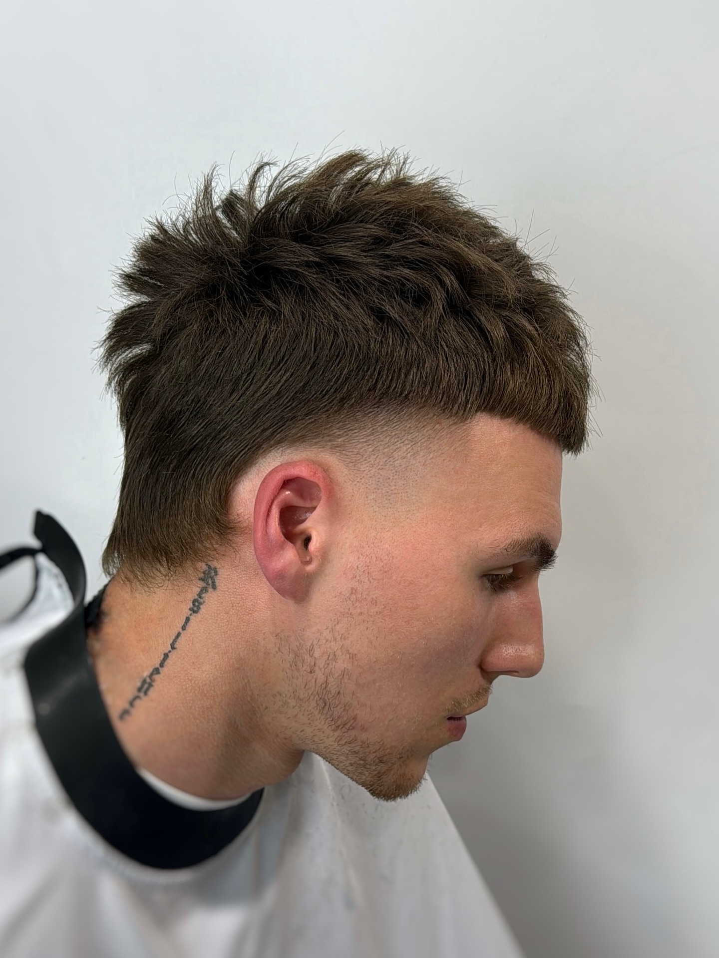 Textured Crop with Tapered Sides and Defined Fringe