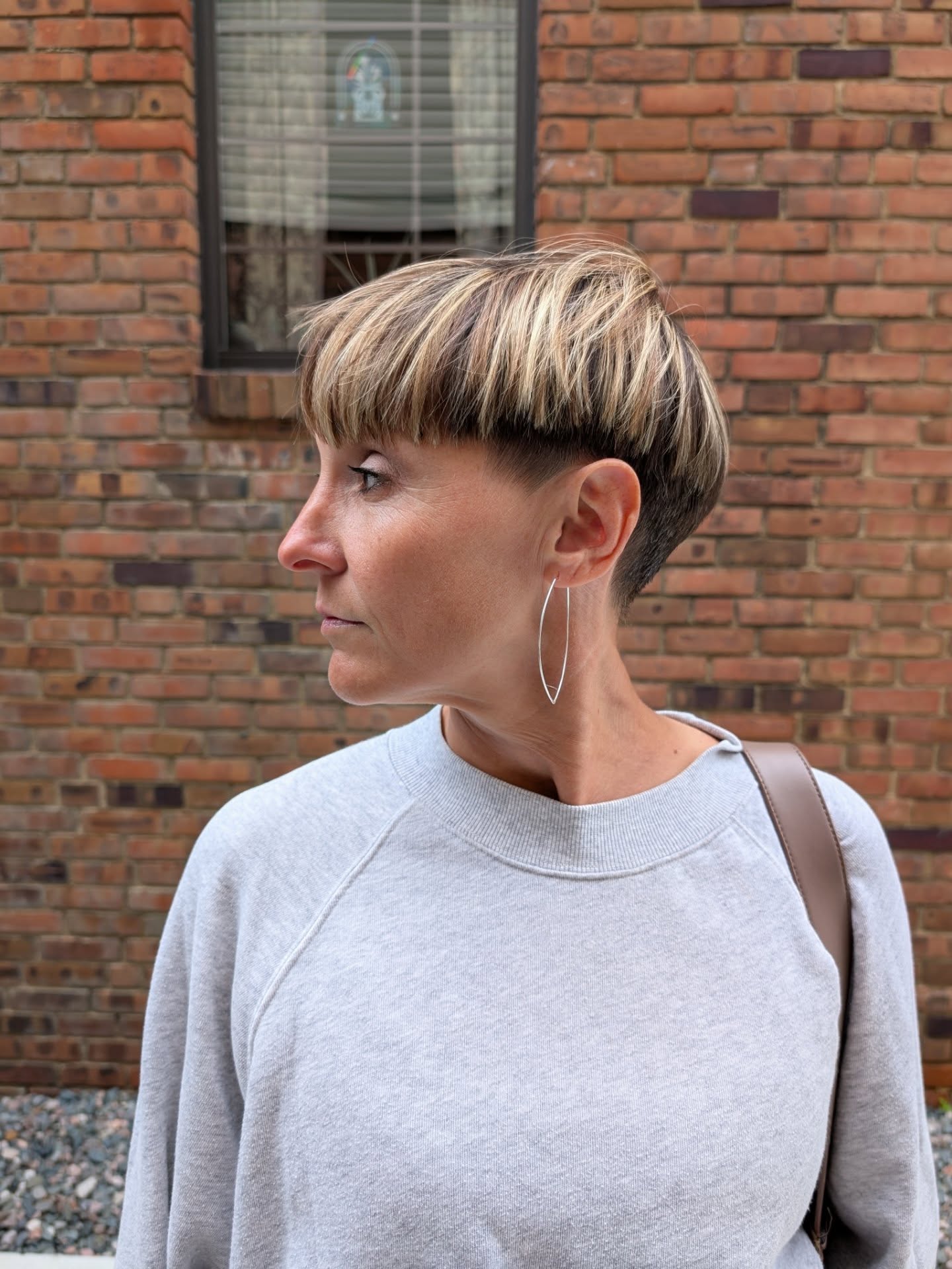 Trendy Textured Bowl Cut with Subtle Highlights