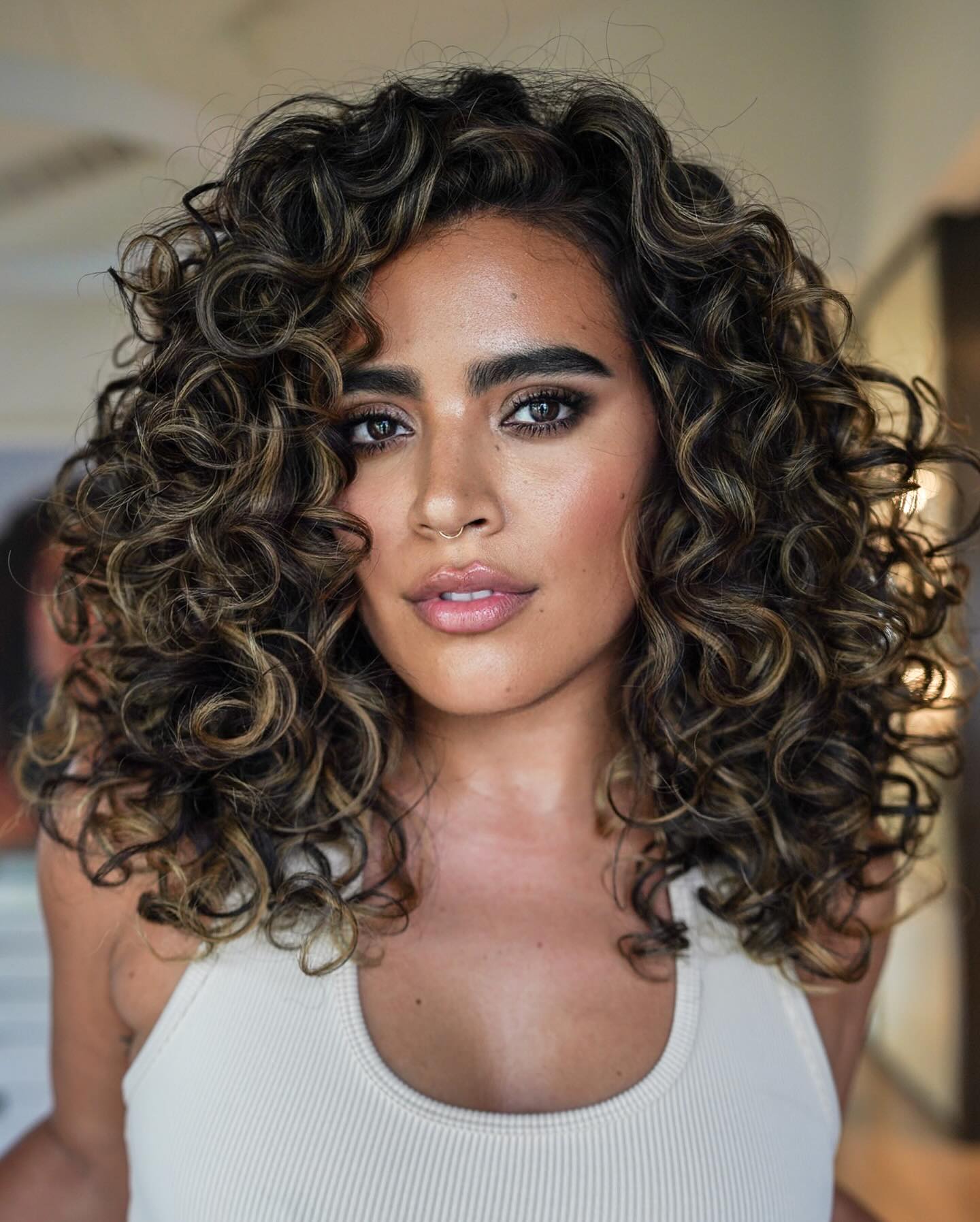Luxurious Voluminous Shoulder-Length Curls