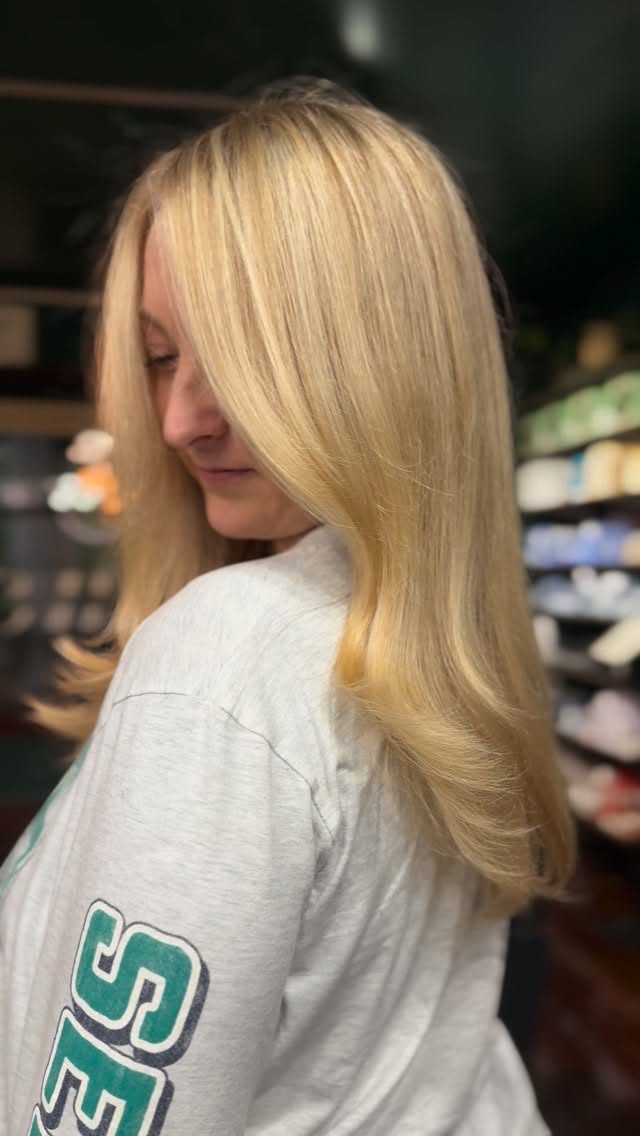 Summery Golden Blonde Layered Haircut