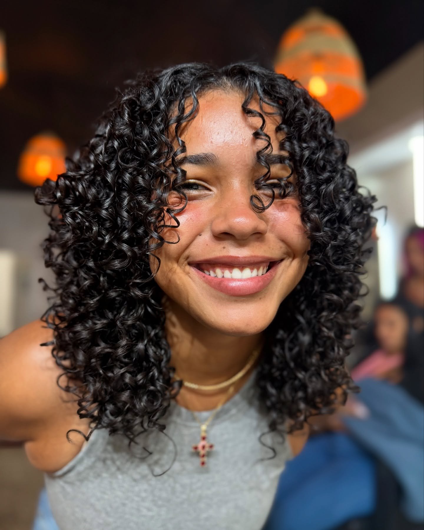 Effortless Bouncy Shoulder-Length Curls