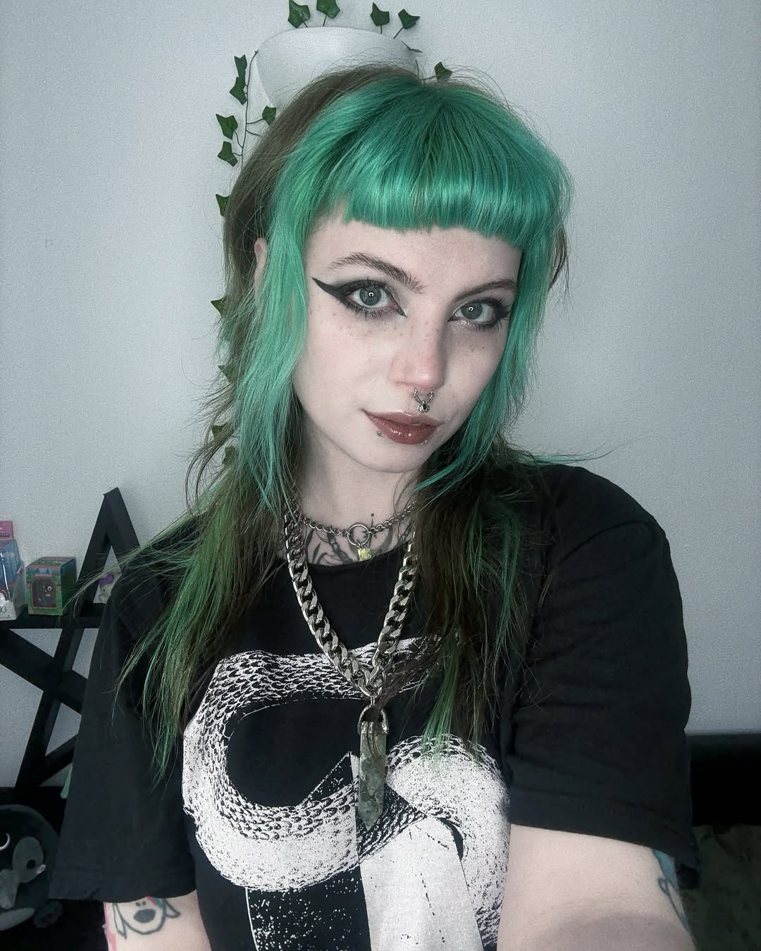 Emerald Undercut with Audio-visual Fringe