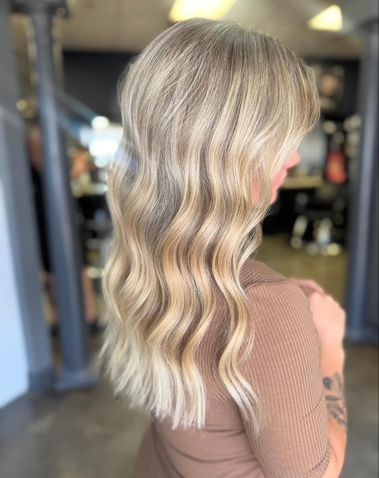 Textured Golden Blonde Waves with Lowlights