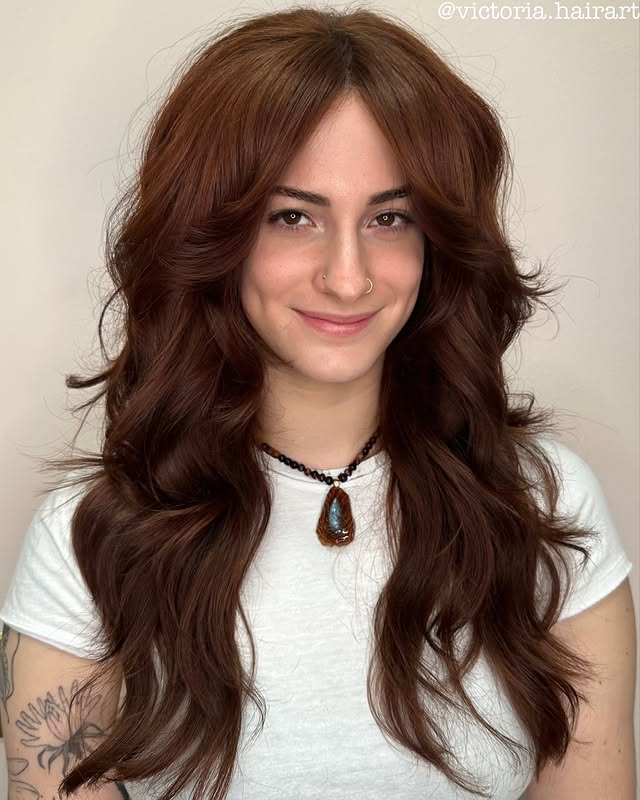 Voluminous Copper Waves with Subtle Layers