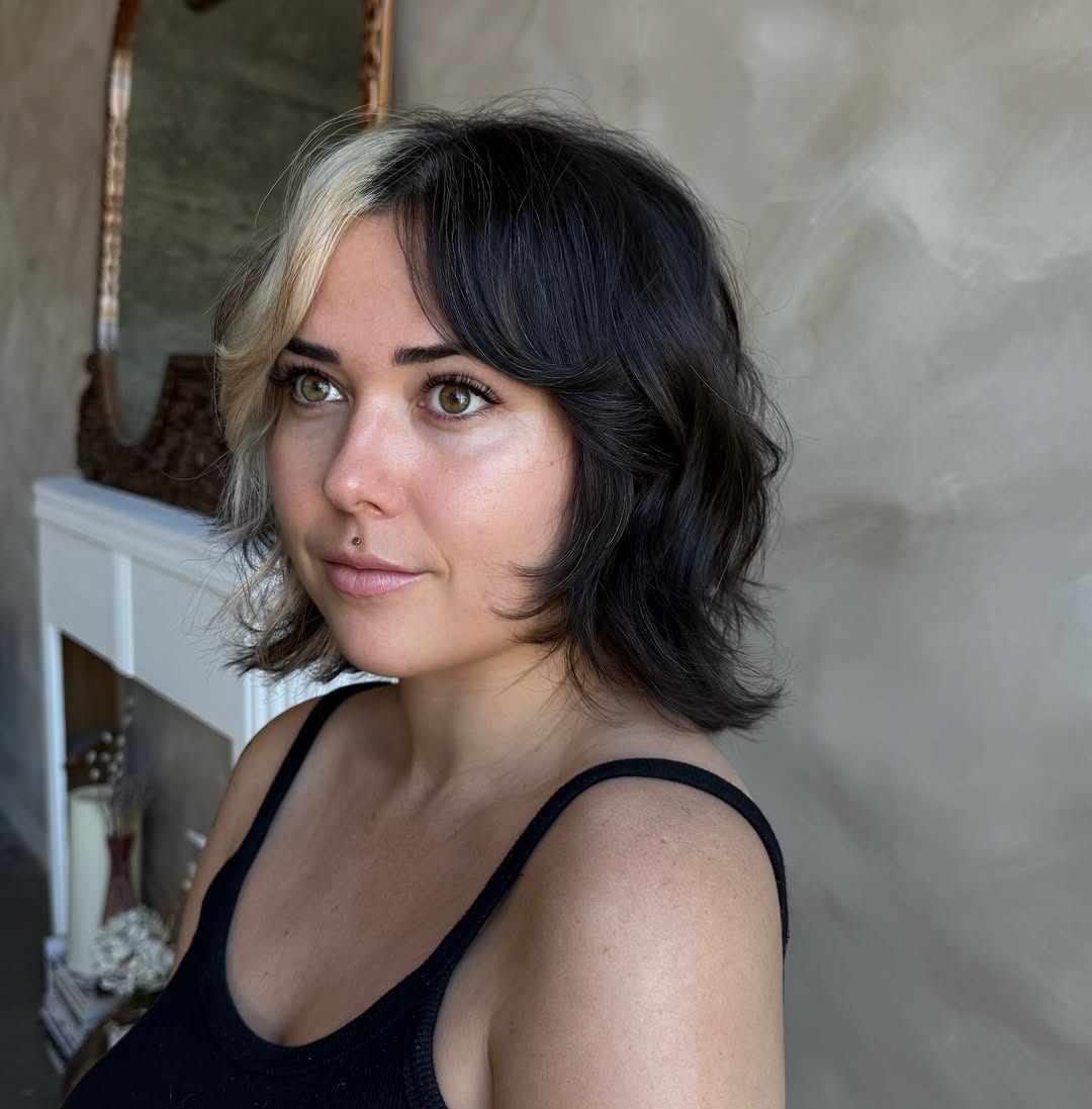 Chic Soft Textured Lob with Bold Highlights