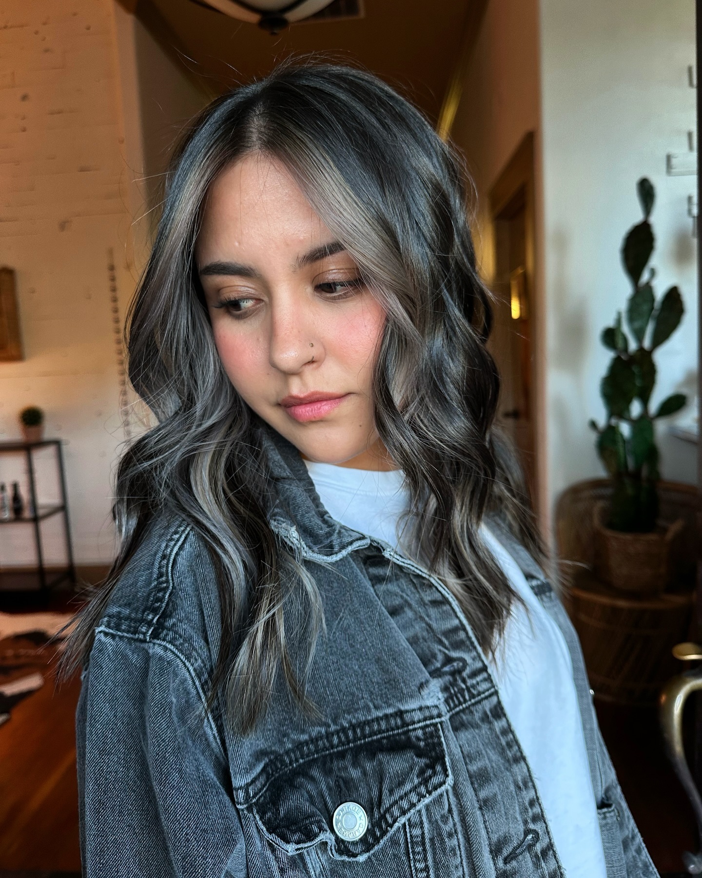 Modern Ash Brunette Waves with Subtle Highlights