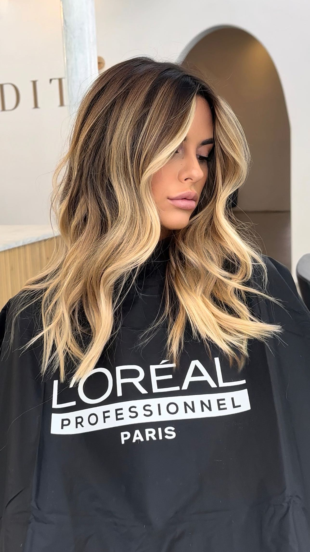 Dynamic Beachy Waves with Highlighted Layers