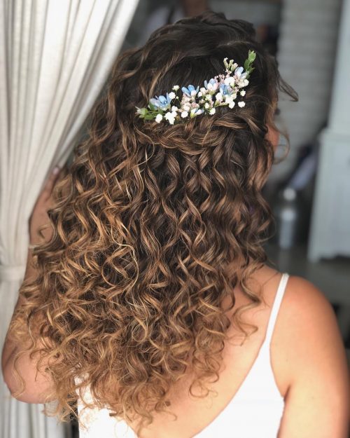 27 Prettiest Half Up Half Down Prom Hairstyles For 2020
