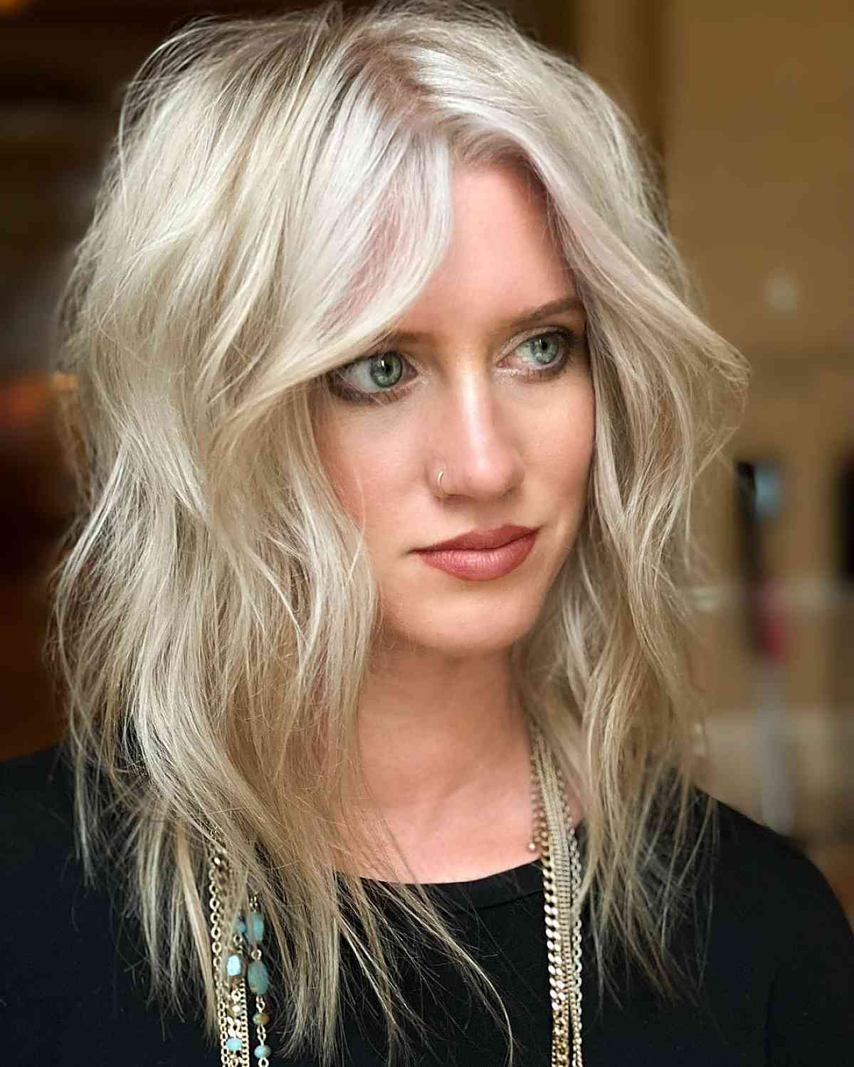 Hairstyle with natural waves for thinning hair