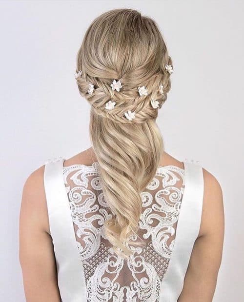 Pinning some pilus upwards allows y'all to maintain some length around your human face upwards 23 Gorgeous Formal Half Updos You’ll Fall In Love With