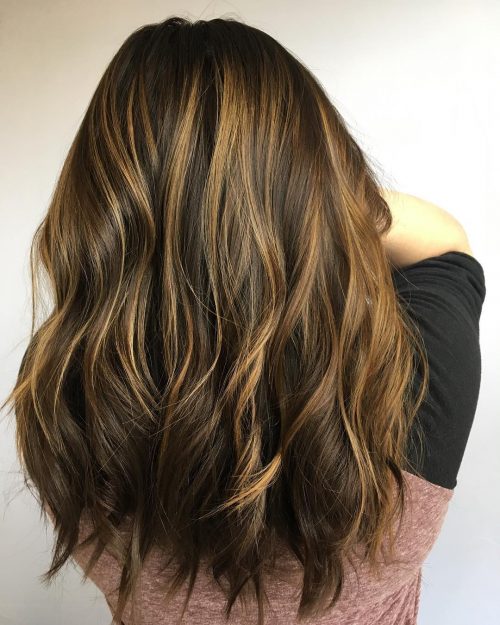 Caramel highlights on chocolate-brown pilus mightiness live just the matter for you lot to boot your brunette hai 34 Sweetest Caramel Highlights on Light to Dark Brown Hair