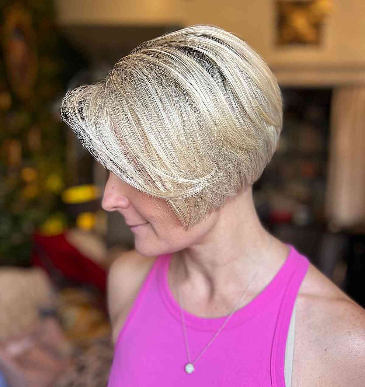 Jaw-Length Layered Wedge Blonde Stacked Bob