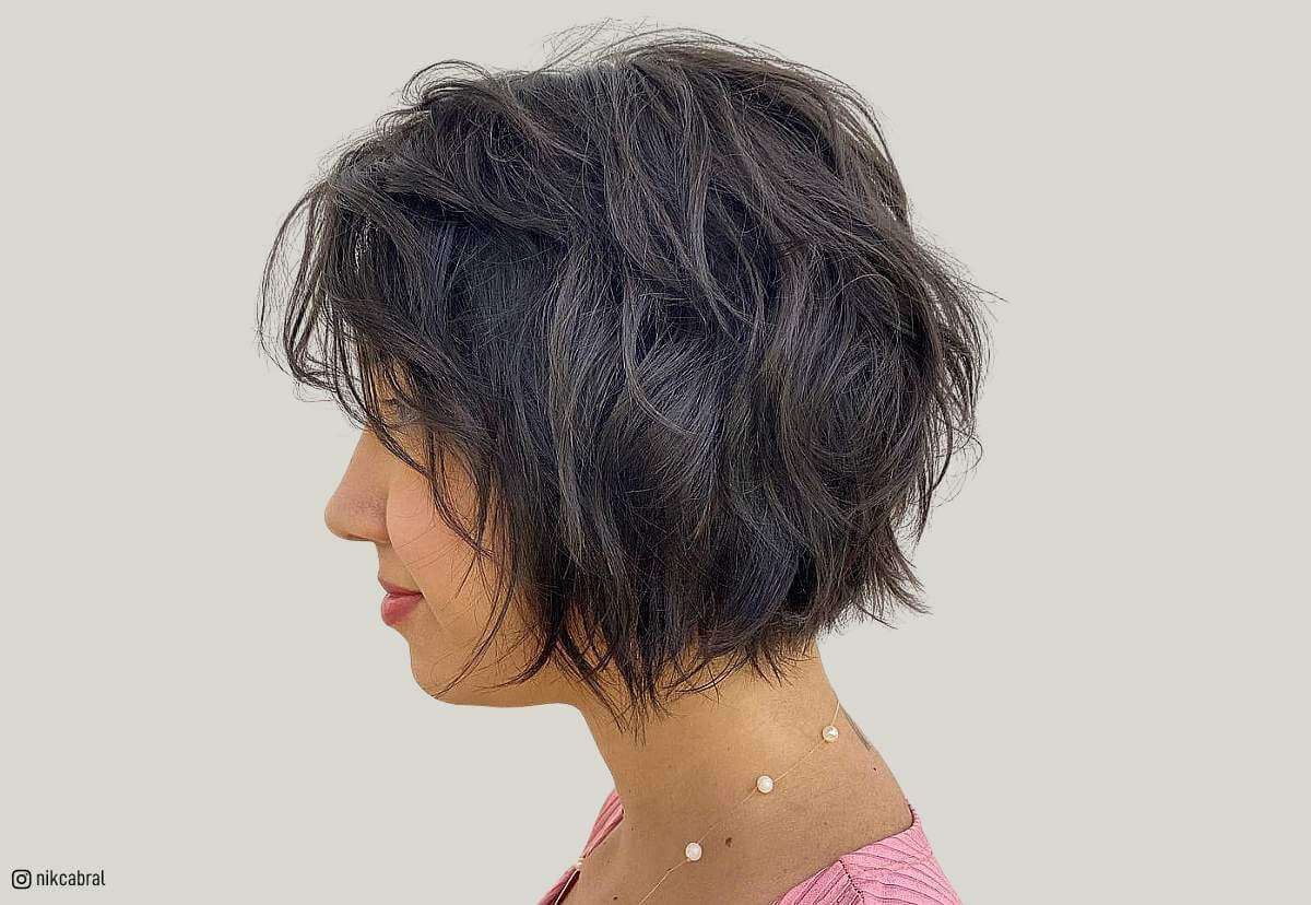 Image of Wavy bob with layers for oval face